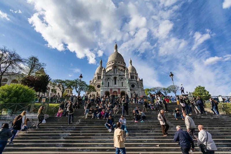 Paris: Montmartre Highlights Walking Tour with a Local Guide - Why Montmartre works best on foot