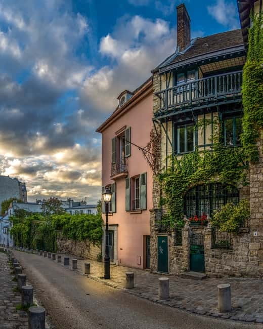Paris: Montmartre Highlights Walking Tour with a Local Guide - Starting at Place Saint-Pierre beneath Sacré-Cœur