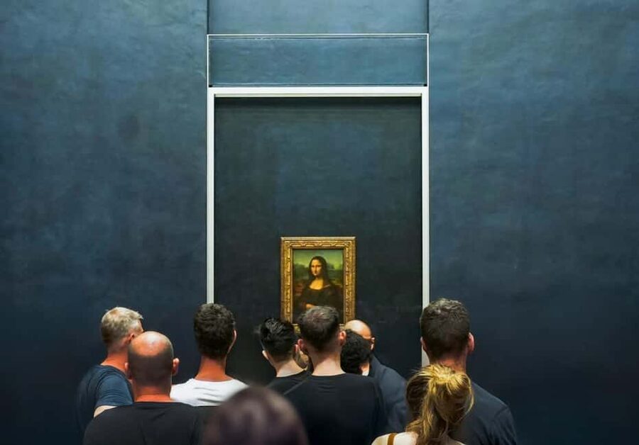 Paris: Montmartre, Notre-Dame, & Louvre Tour with Cruise - The metro connection to the Louvre