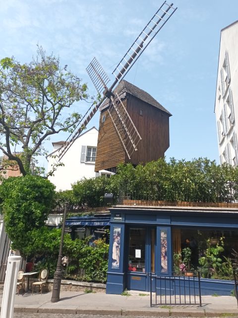 Paris: Montmartre Small Group Guided Walking Tour - Place du Tertre and Montmartre’s painters