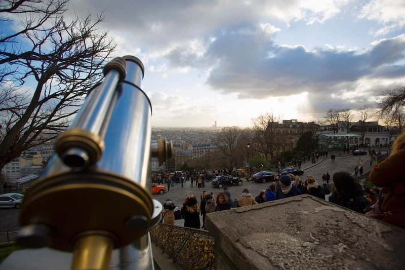 Paris: Montmartre. The old artist village+its unique charm. - Photo stops and the climb to Sacré-Cœur
