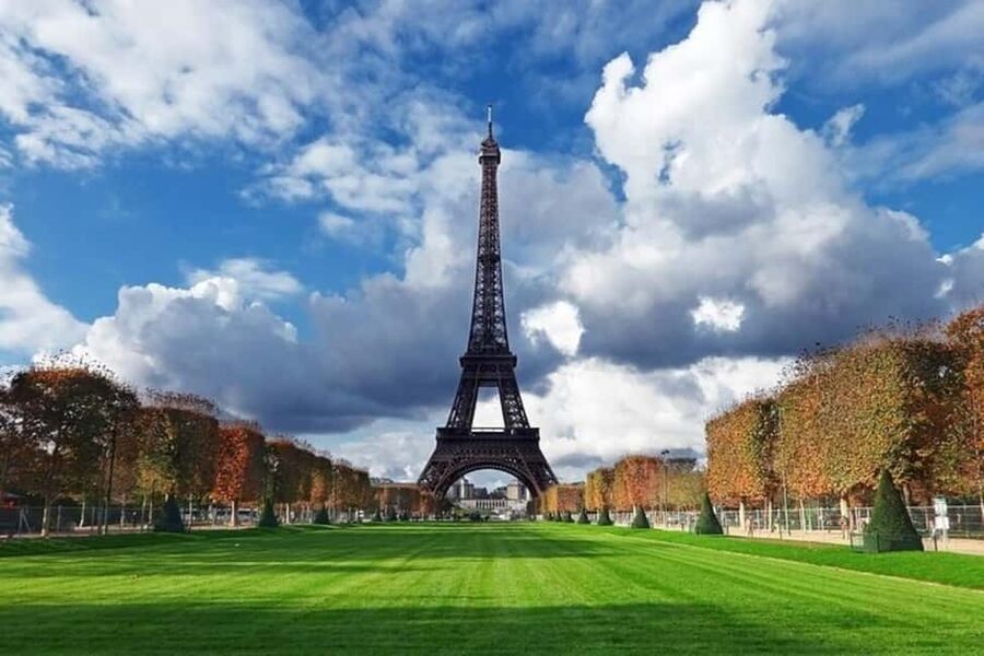 Paris : Montmartre Walking Tour - Starting at 2 Rue Ronsard