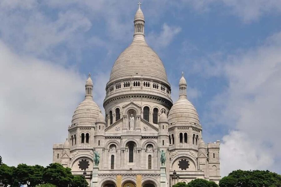 Paris : Montmartre Walking Tour - La Maison Rose and the picture-postcard side of the hill