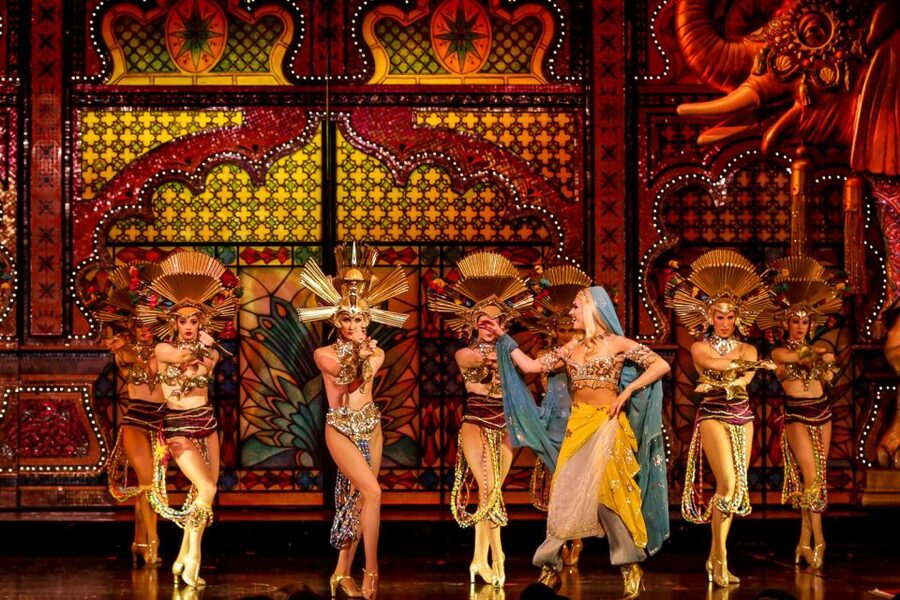Paris: Moulin Rouge Cabaret Show Ticket with Champagne - Seating, sightlines, and the comfort trade-off