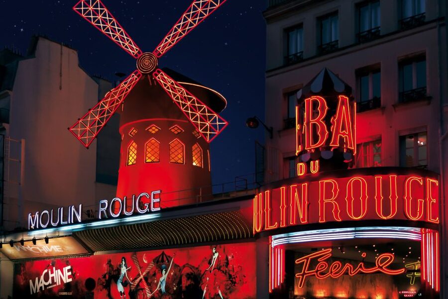 Paris: Moulin Rouge Cabaret Show Ticket with Champagne - Dress rules and what to leave at the hotel