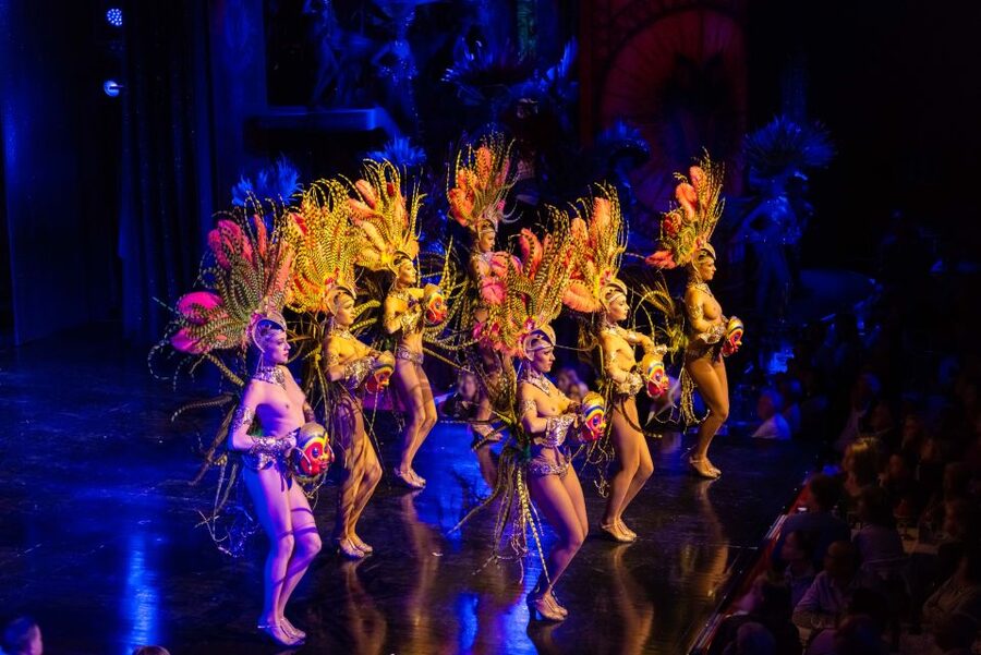 Paris: Moulin Rouge Dinner Show, Champagne, and Transport - What to wear and what to leave behind