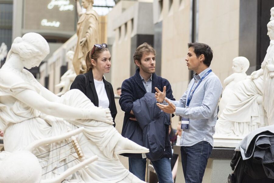 Paris: Musée d'Orsay Guided Tour with Ticket - Language choices and guide style