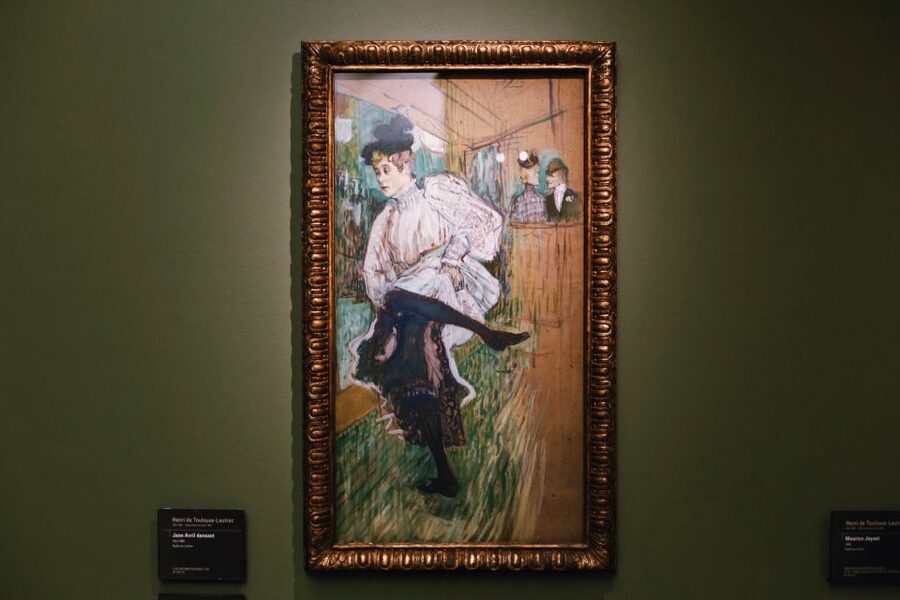 Paris: Musée d'Orsay Guided Tour with Ticket - Entering the former railway station