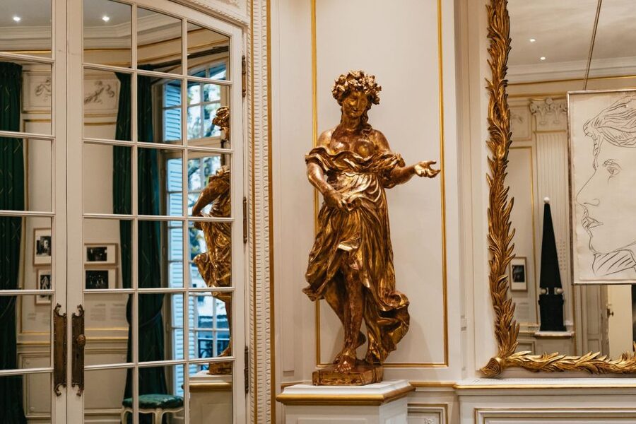 Paris: Musée Yves Saint Laurent Before Opening Hours Tour - Reading the sketches and workshop sheets