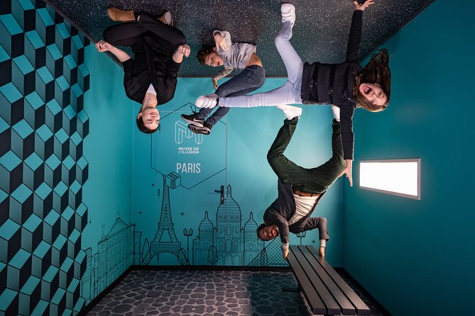 Paris Museum of Illusions Entry Ticket - Crowds, photographs, and timing