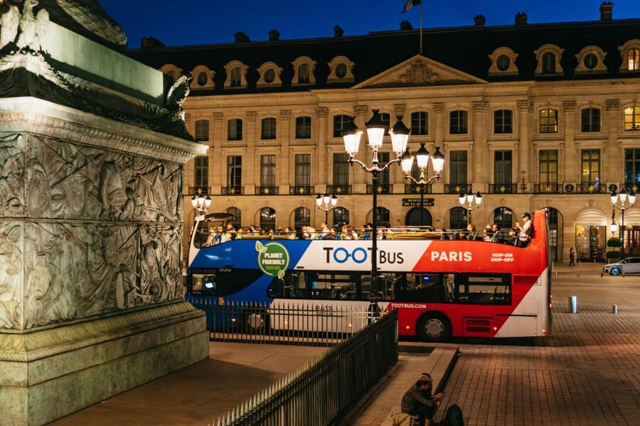 Paris: Night Bus Tour with Audioguide - The Eiffel Tower light show