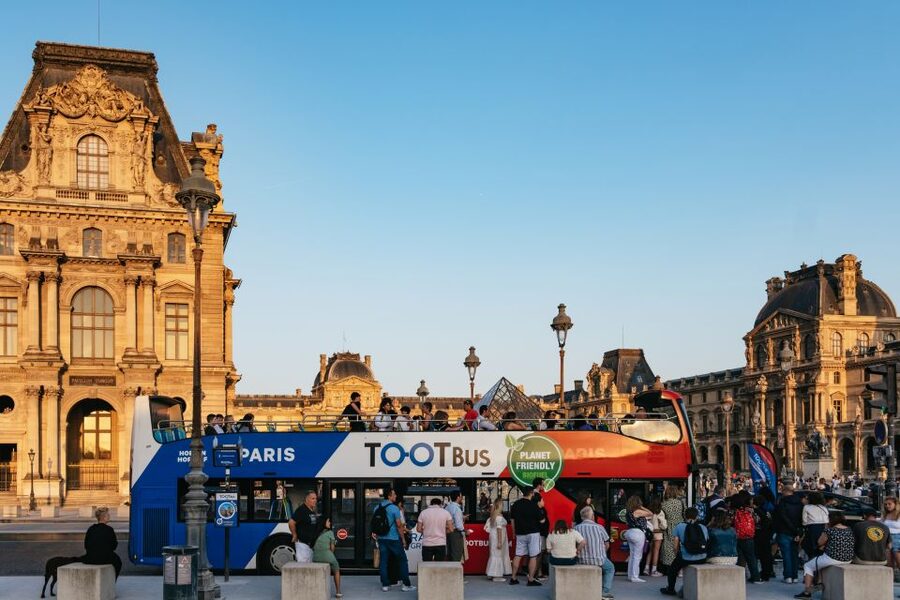 Paris: Night Bus Tour with Audioguide - Moulin Rouge and the final return to the Opera