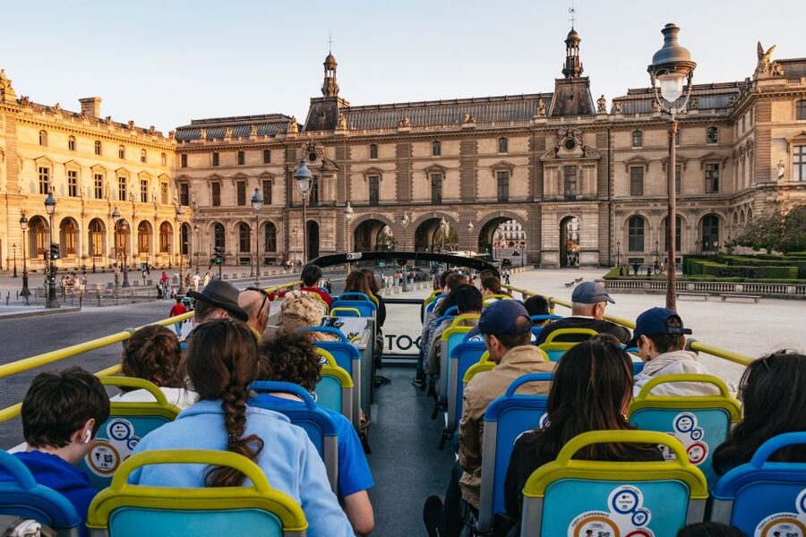 Paris: Night Bus Tour with Audioguide - Seasonal timing and what to wear