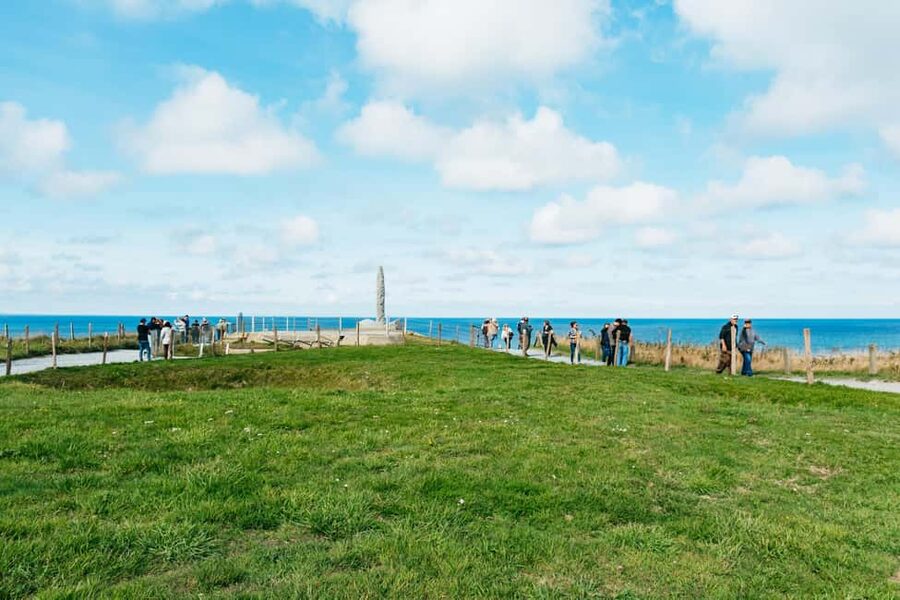 Paris: Normandy D-Day Sites Guided Day Trip with Lunch - Pointe du Hoc and the Rangers’ climb