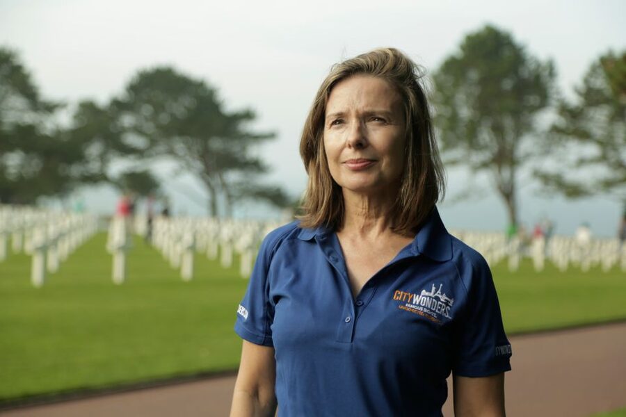 Paris: Normandy D-Day Sites Guided Day Trip with Lunch - Walking Omaha Beach in person