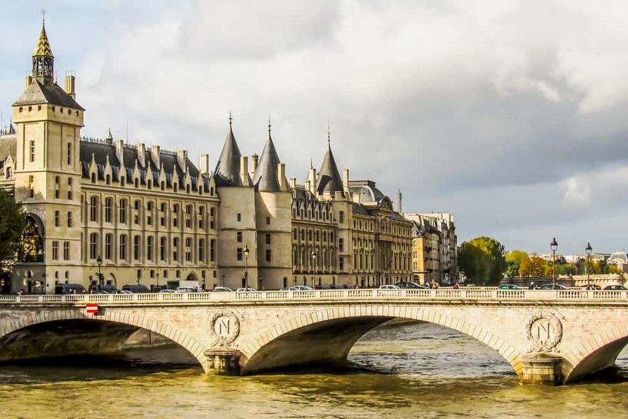 Paris: Notre Dame and Île de la Cité Walking Tour - Should you book the Notre-Dame and Île de la Cité tour?