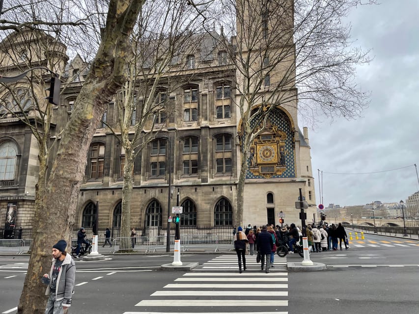 Paris: Notre-Dame Cathedral Exterior Guided Tour - What $26 gets you, and what it does not