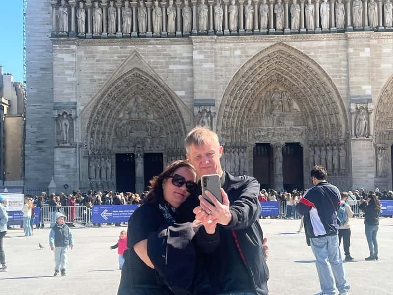 Paris: Notre-Dame Cathedral Exterior Tour & Free Entrance - The guides make the biggest difference
