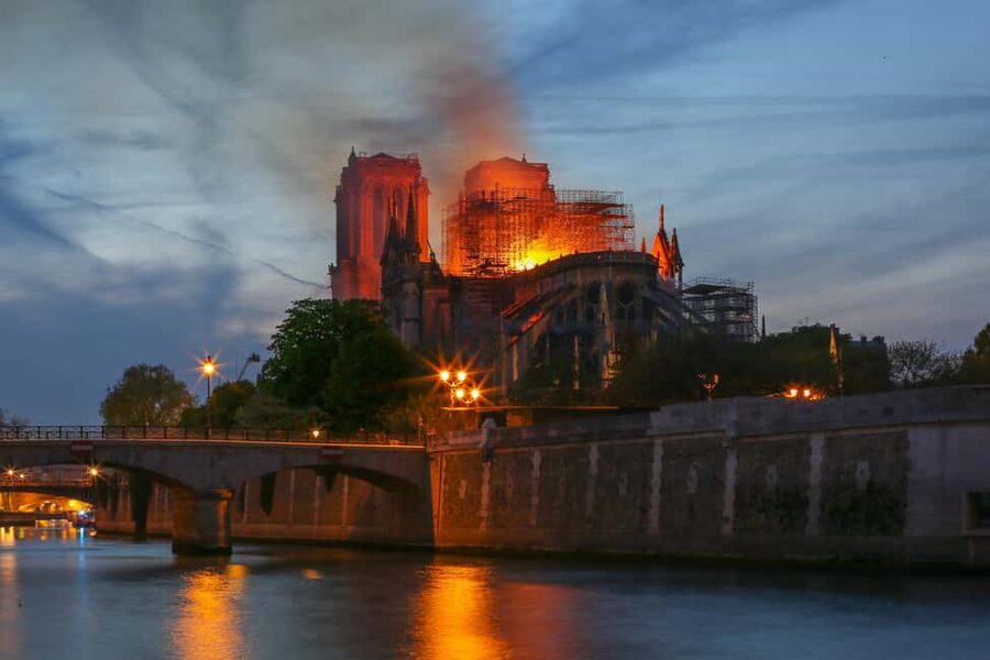 Paris: Notre Dame Cathedral Exterior Tour with Free Entry - What the $17 Notre Dame tour really includes