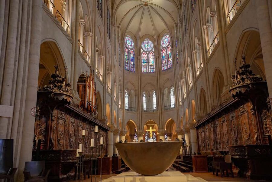 Paris: Notre Dame Cathedral Exterior Tour with Free Entry - Reading the Gothic exterior, one feature at a time