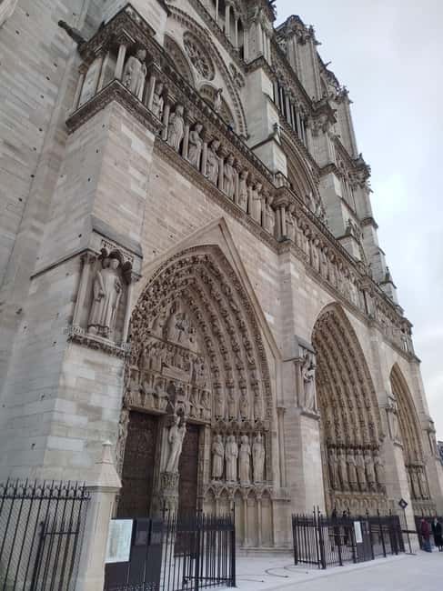 Paris: Notre Dame Cathedral Guided Tour of the Neighborhood - Key points at a glance