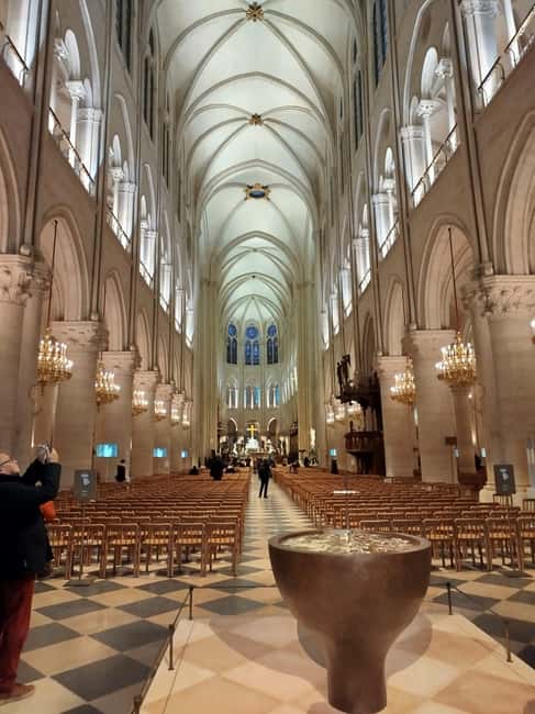 Paris: Notre Dame Cathedral Guided Tour of the Neighborhood - Why Île de la Cité makes a smart starting point