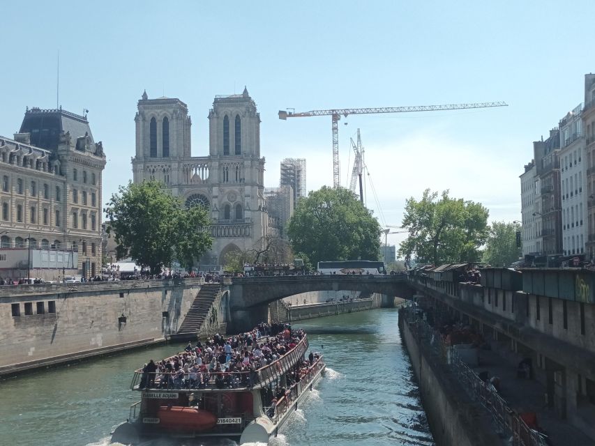 Paris: Notre Dame Exterior Walking Tour with Sainte Chapelle - Île de la Cité, Saint-Michel, and Place Dauphine