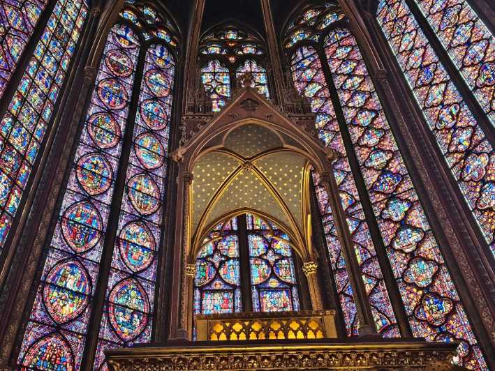 Paris: Notre Dame Outdoor Tour with Sainte-Chapelle / Crypt. - A short literary stop at Shakespeare and Company
