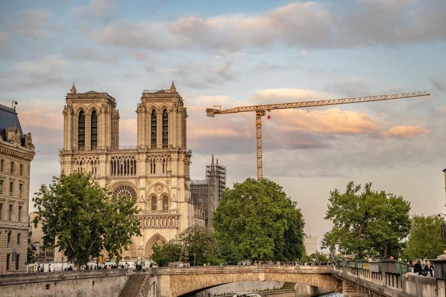 Paris: Notre Dame Outside Tour and Sainte Chapelle Ticket - Place Dauphine and the royal side of Paris
