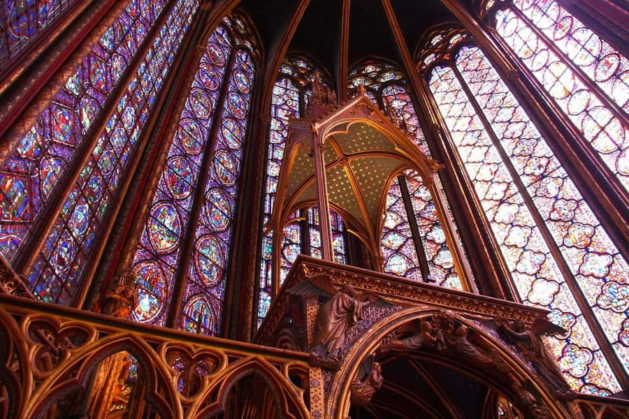 Paris: Notre Dame Outside Tour and Sainte Chapelle Ticket - The guide can make or break the walk