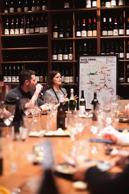 Paris: O Chateau's Wine Tasting Dinner - A handsome setting three minutes from the Louvre
