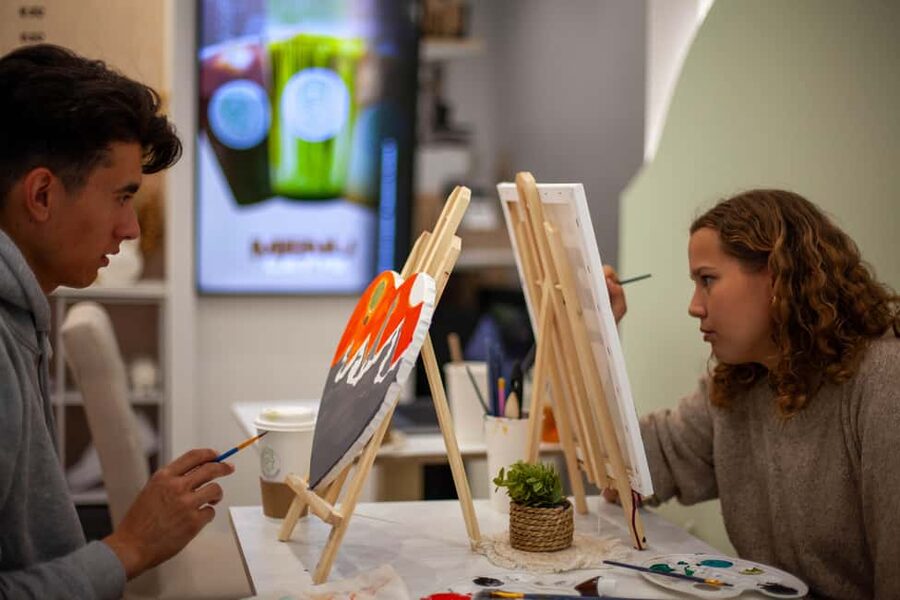 Paris : Painting experience in an art cafe - Two hours of quiet after the Eiffel Tower