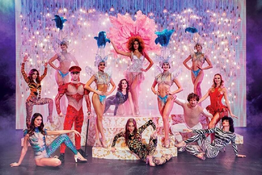 Paris: Paradis Latin Cabaret Show with Optional Champagne - Key points to know before booking