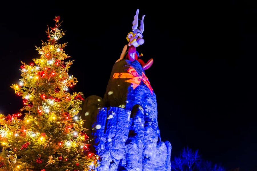 Paris: Parc Astérix Full-Day Entrance Ticket - Food, Facilities, and Park Comfort