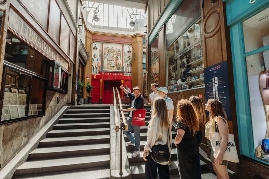Paris: Pastry & Chocolate Walking Tour with Tastings - Three covered passages between the treats