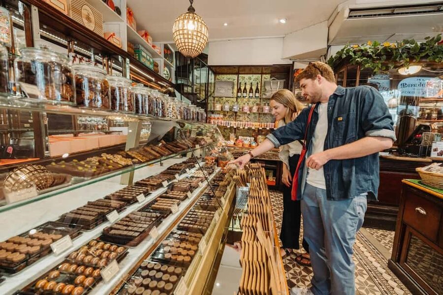 Paris: Pastry & Chocolate Walking Tour with Tastings - Rue Montorgueil and the final chocolate tasting