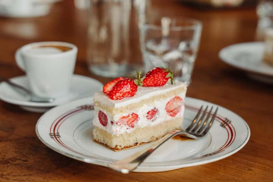 Paris: Pastry & Chocolate Walking Tour with Tastings - Starting at 34 Rue du Faubourg Montmartre