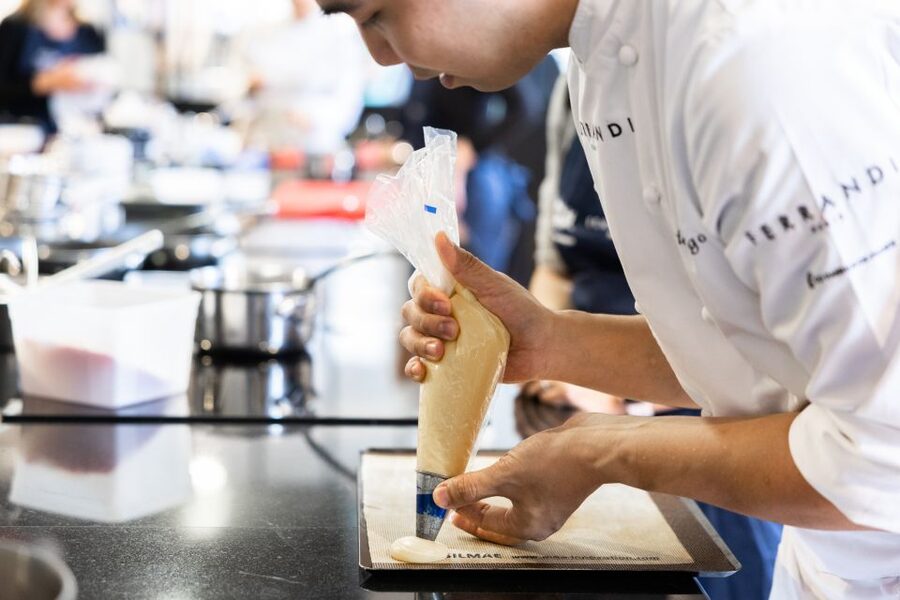 Paris: Pastry Class with Ferrandi Chef at Galeries Lafayette - The tasting: 30 minutes with your finished pastry