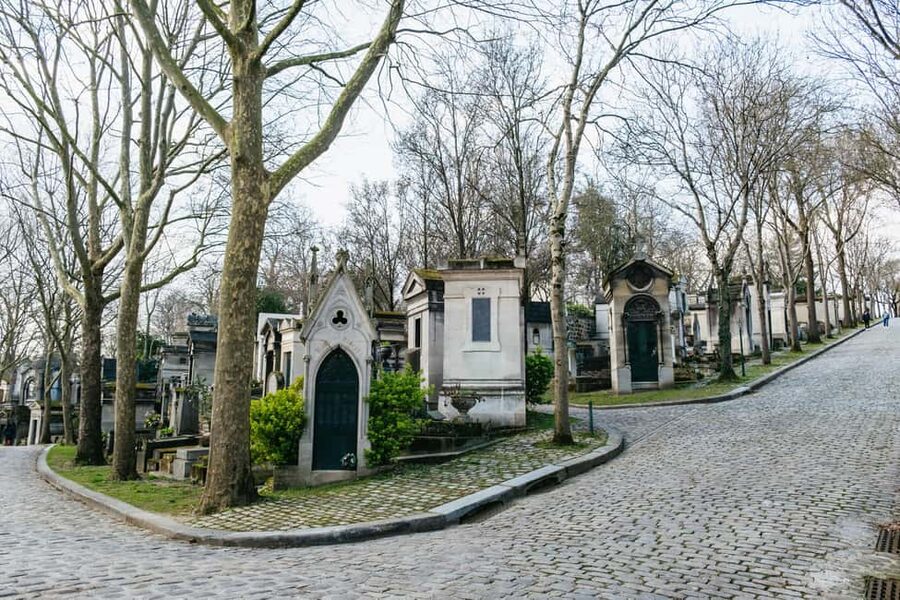 Paris: Pere Lachaise Cemetery Guided Tour - What the guide adds to three hours