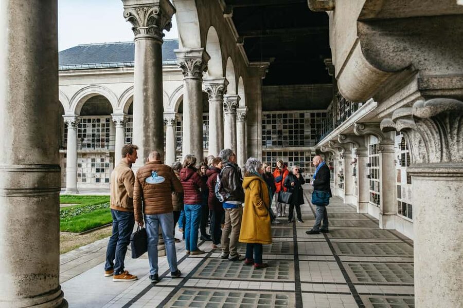 Paris: Pere Lachaise Cemetery Guided Tour - Jim Morrison and the practical value of a guide