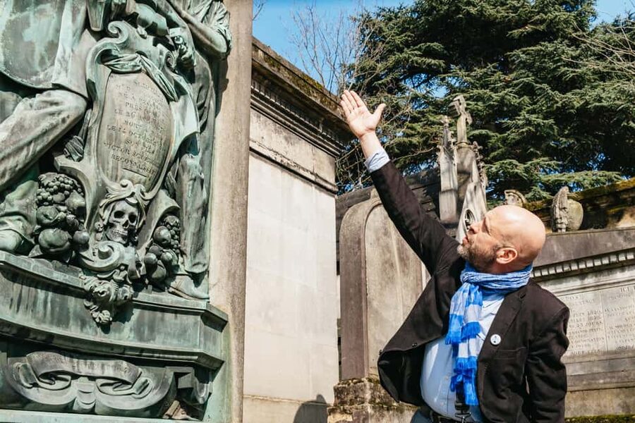 Paris: Pere Lachaise Cemetery Guided Tour - Meeting at Rue des Rondeaux