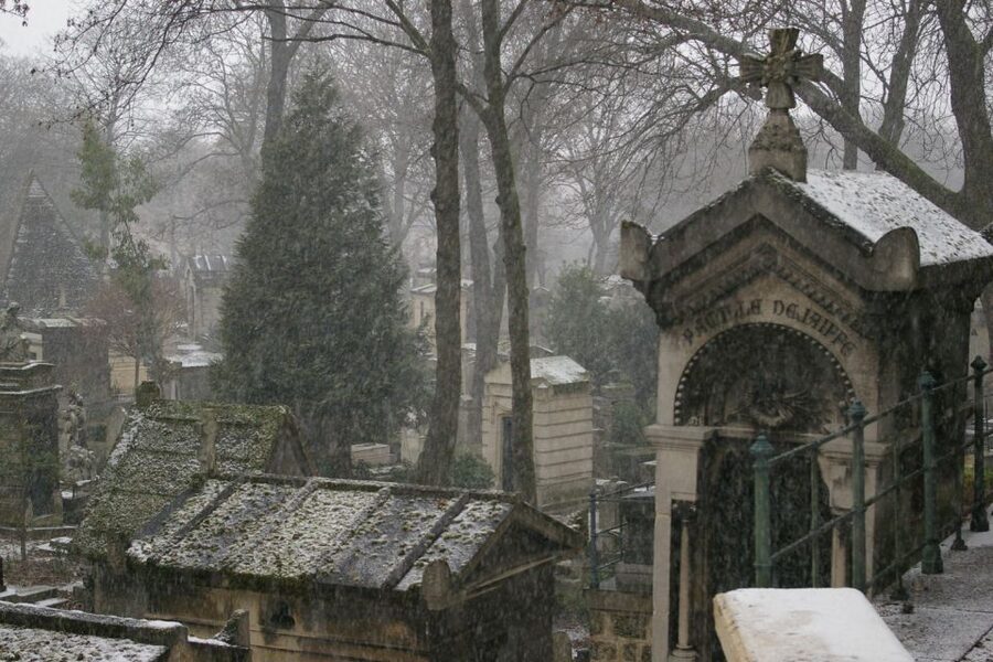 Paris: Père Lachaise Cemetery Walking Tour - Why Père Lachaise makes a good walking tour