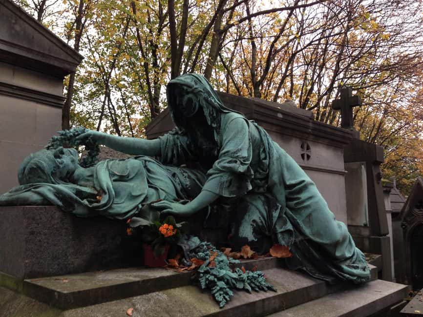 Paris: Père Lachaise Cemetery Walking Tour - Jim Morrison and the cemetery’s popular culture