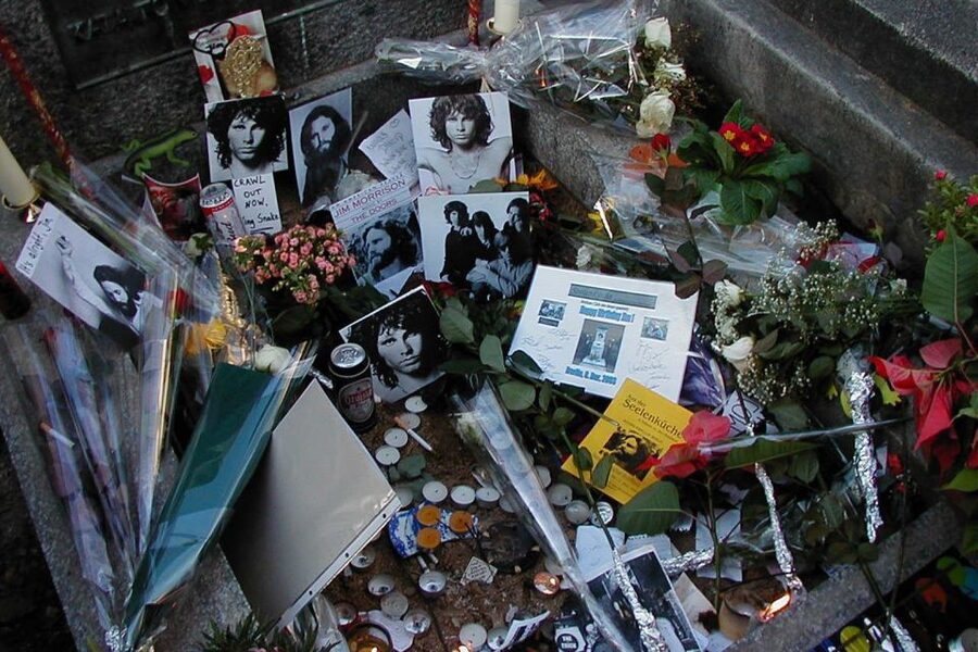 Paris: Père Lachaise Cemetery Walking Tour - Should you book Père Lachaise with a guide?