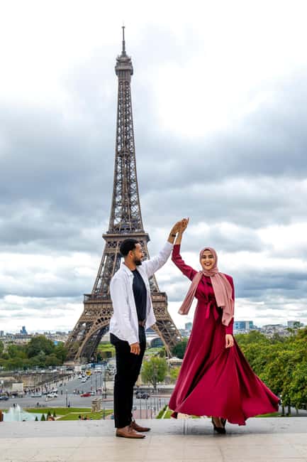 Paris: Photoshoot Around Eiffel Tower with 55 Edited Photos - Price, group size, and overall value