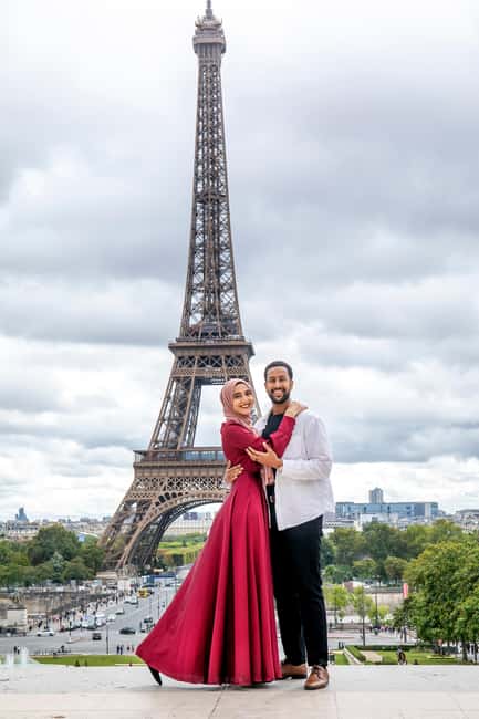 Paris: Photoshoot Around Eiffel Tower with 55 Edited Photos - Walking between Eiffel Tower photo spots