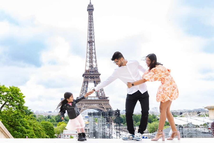 Paris: Premium Photoshoot with Iconic Eiffel Tower Views - Photo Editing and the 48-Hour Wait