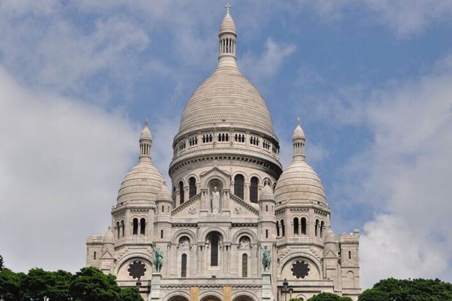 Paris: Private Custom Walking tour with A Local Guide - Seeing Paris through outdoor sights