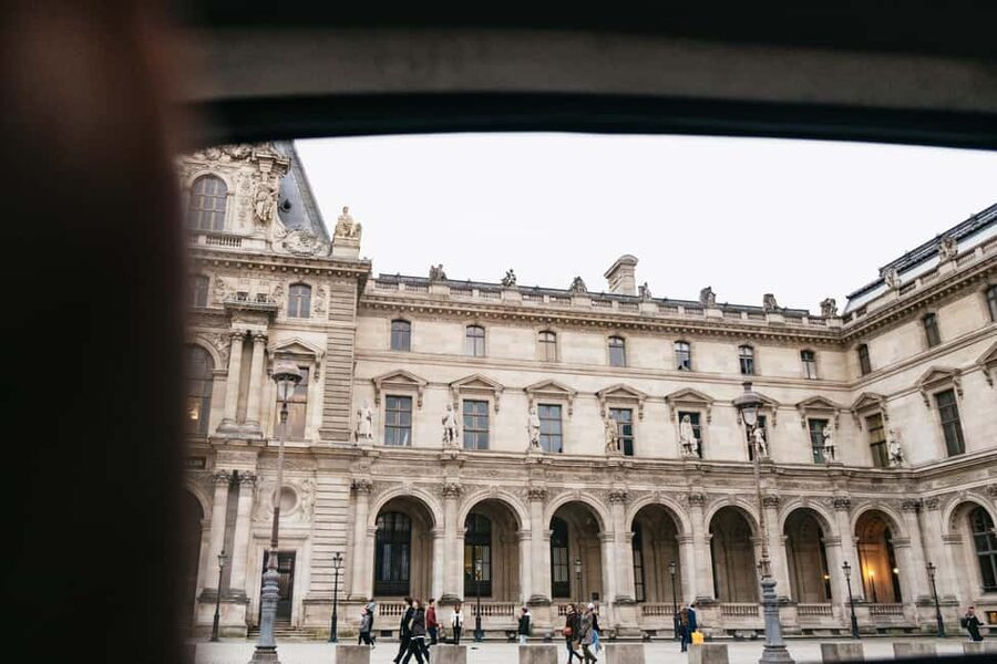 Paris: Private Guided City Tour in a Traction Avant or DS 21 - Moulin Rouge and Montmartre