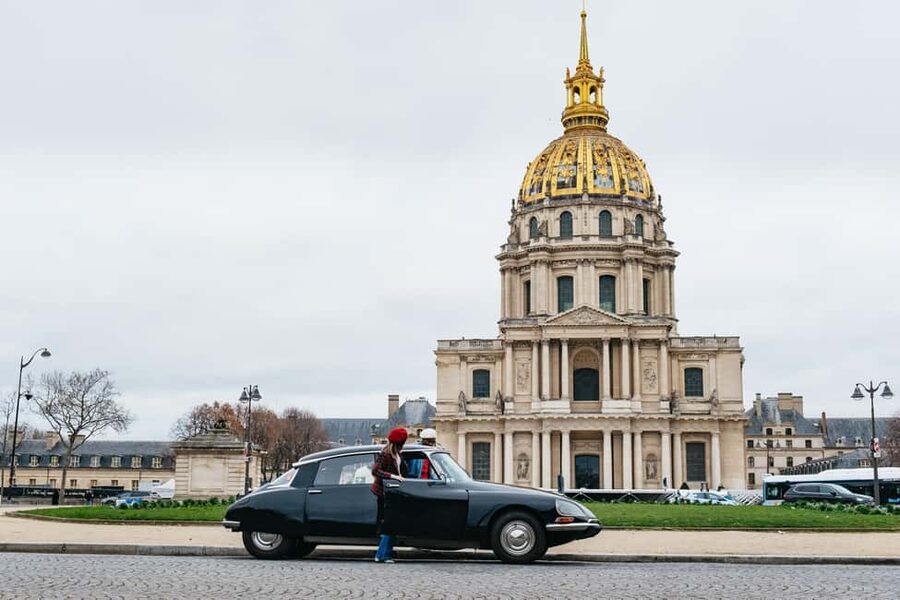 Paris: Private Guided City Tour in a Traction Avant or DS 21 - One hour, two hours, or three?